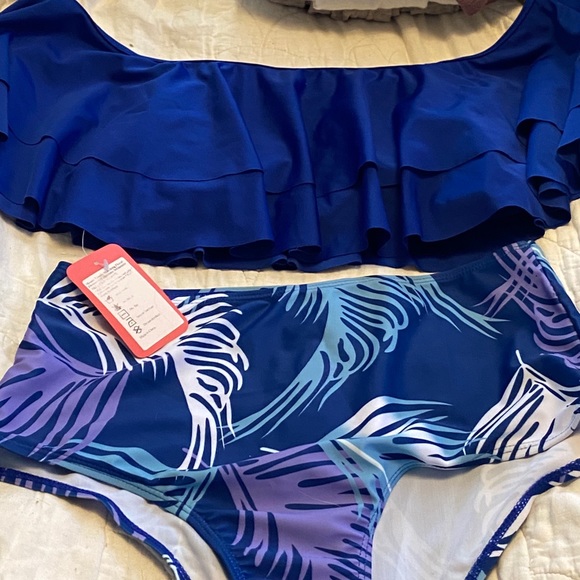 Flattering Off the Shoulder Bikini - Picture 1 of 2